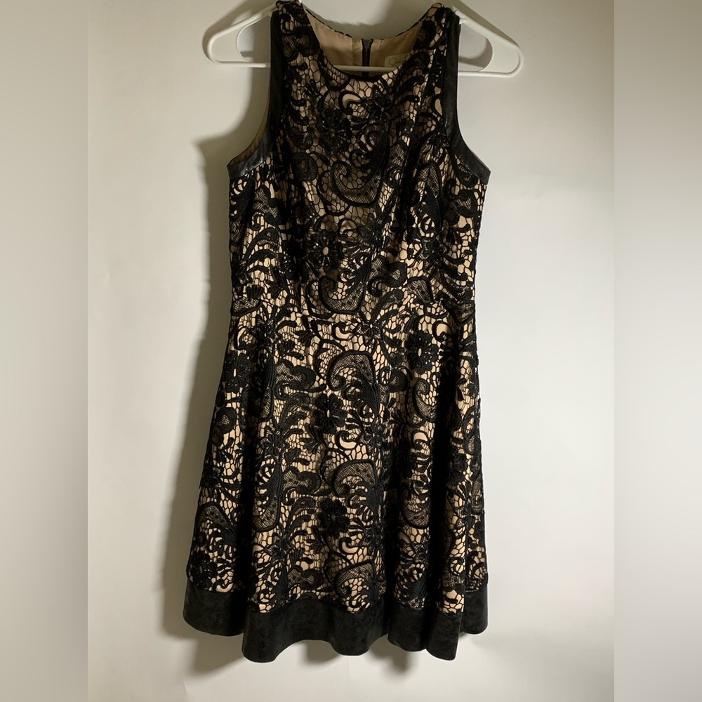 Jessica Simpson sz 8 Elegant Black Lace Dress. Beige lining underneath. Zip back